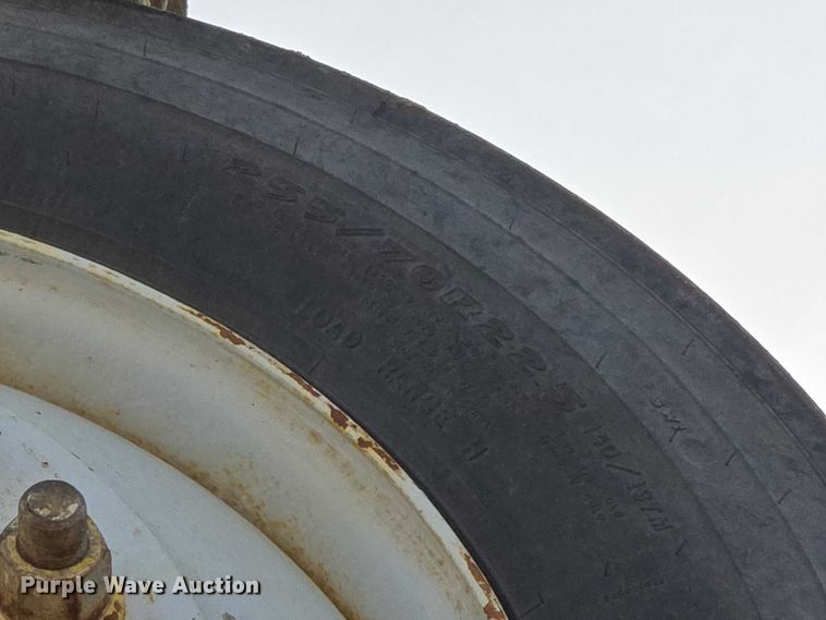 image for item ES2656 2006 Kenworth W900 ready mix truck