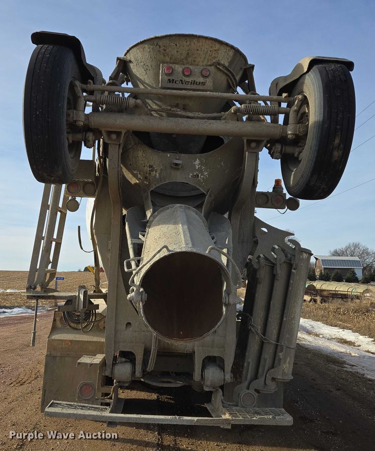 image for item ES2657 2003 Kenworth W900 ready mix truck