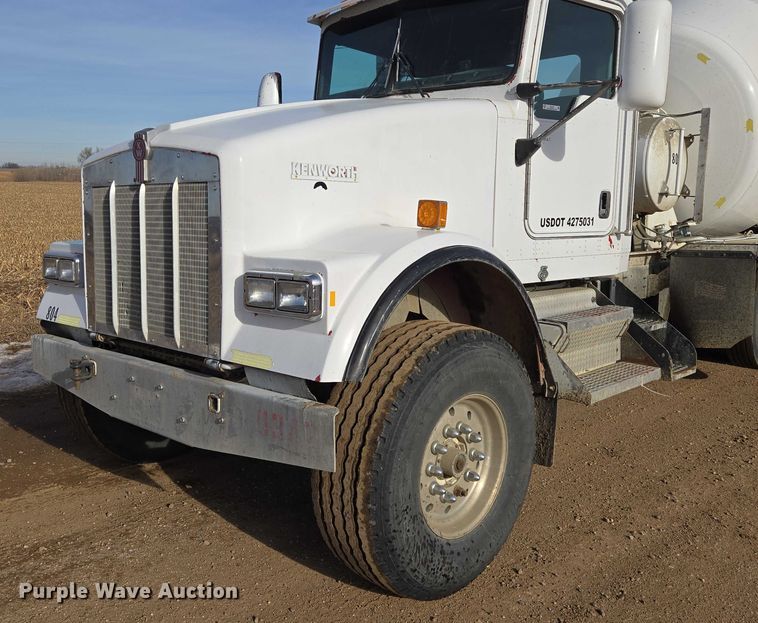 image for item ES2657 2003 Kenworth W900 ready mix truck