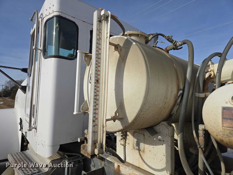 image for item ES2657 2003 Kenworth W900 ready mix truck