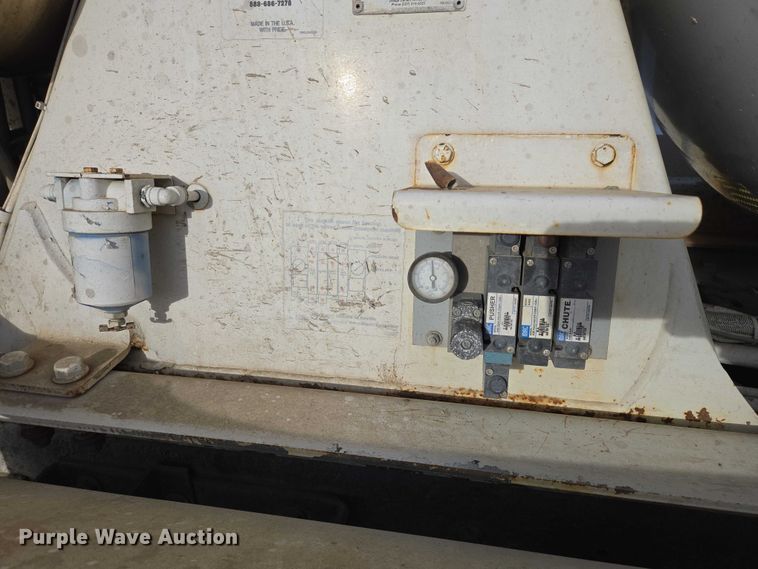 image for item ES2657 2003 Kenworth W900 ready mix truck