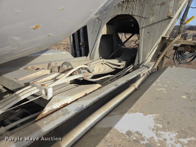 image for item ES2657 2003 Kenworth W900 ready mix truck