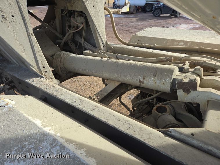 image for item ES2657 2003 Kenworth W900 ready mix truck