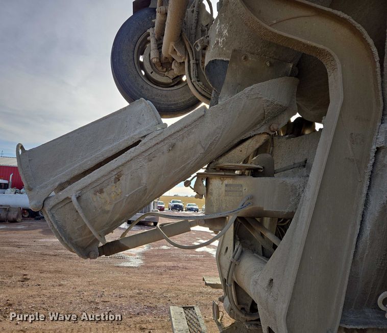 image for item ES2657 2003 Kenworth W900 ready mix truck