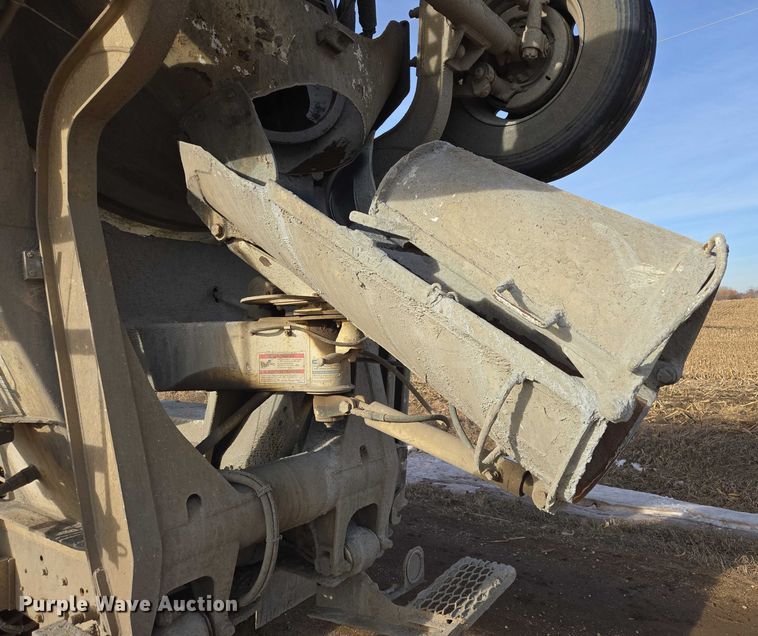 image for item ES2657 2003 Kenworth W900 ready mix truck