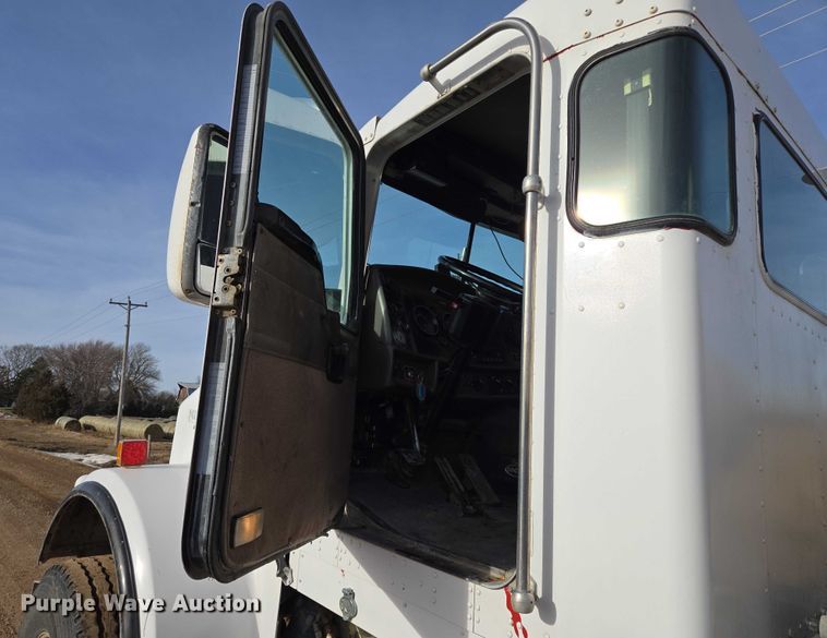 image for item ES2657 2003 Kenworth W900 ready mix truck