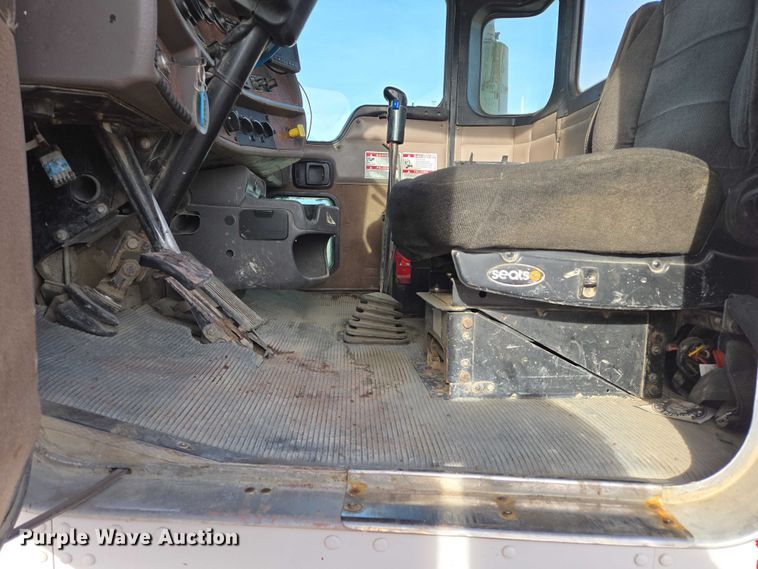 image for item ES2657 2003 Kenworth W900 ready mix truck