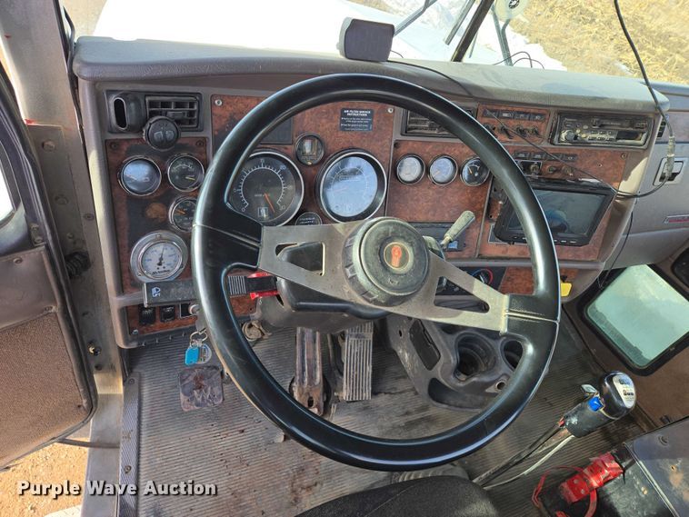 image for item ES2657 2003 Kenworth W900 ready mix truck