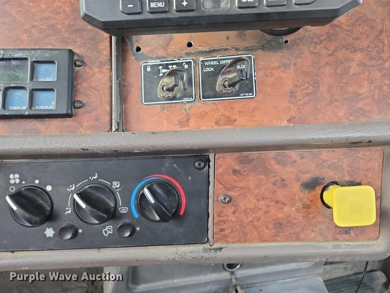 image for item ES2657 2003 Kenworth W900 ready mix truck