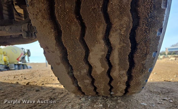 image for item ES2657 2003 Kenworth W900 ready mix truck