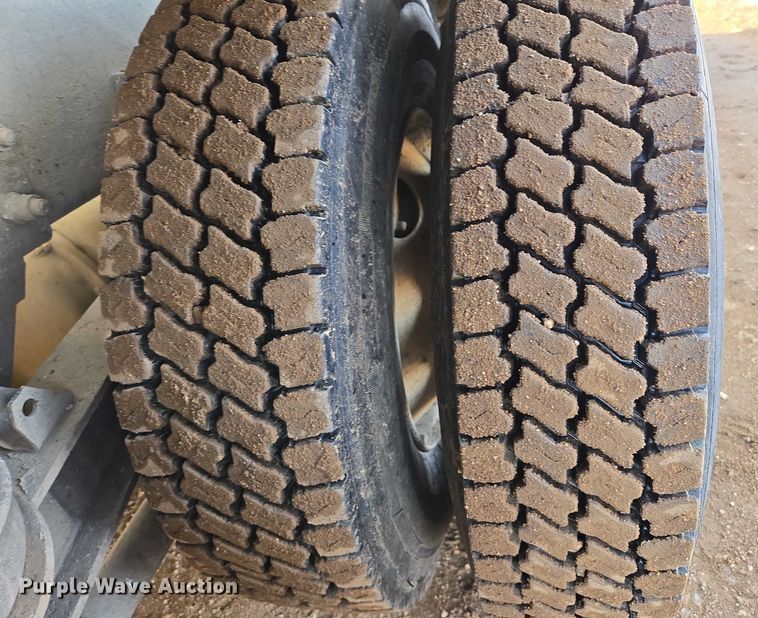 image for item ES2657 2003 Kenworth W900 ready mix truck