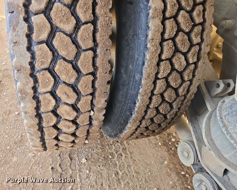 image for item ES2657 2003 Kenworth W900 ready mix truck