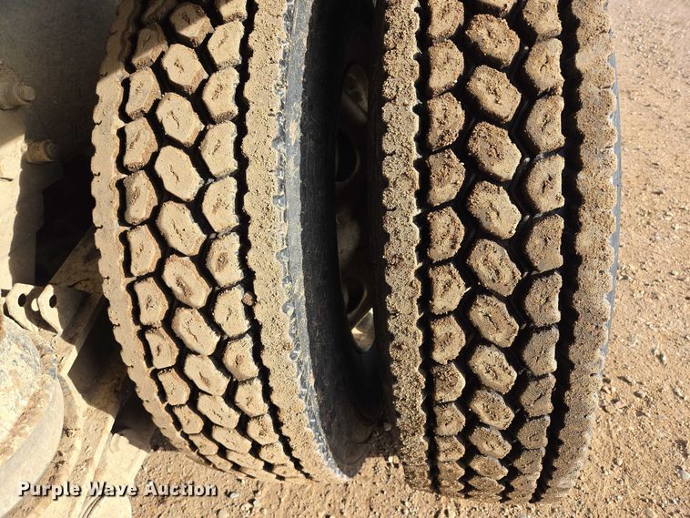 image for item ES2657 2003 Kenworth W900 ready mix truck