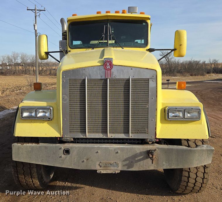 image for item ES2658 2004 Kenworth W900 ready mix truck