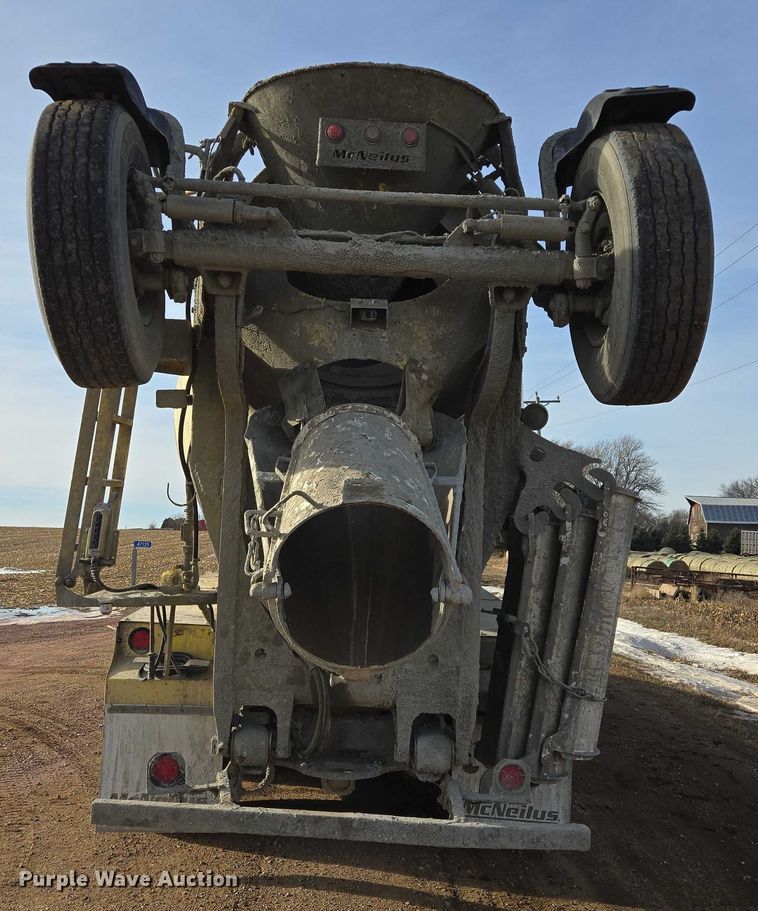 image for item ES2658 2004 Kenworth W900 ready mix truck