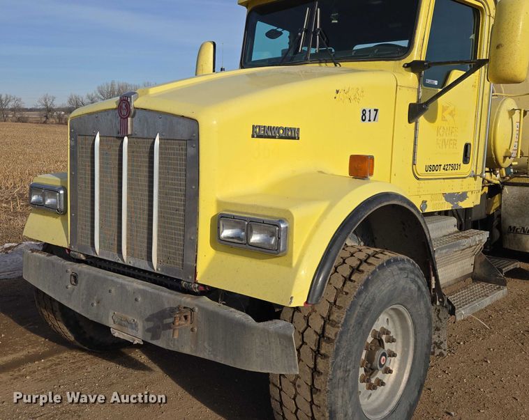 image for item ES2658 2004 Kenworth W900 ready mix truck