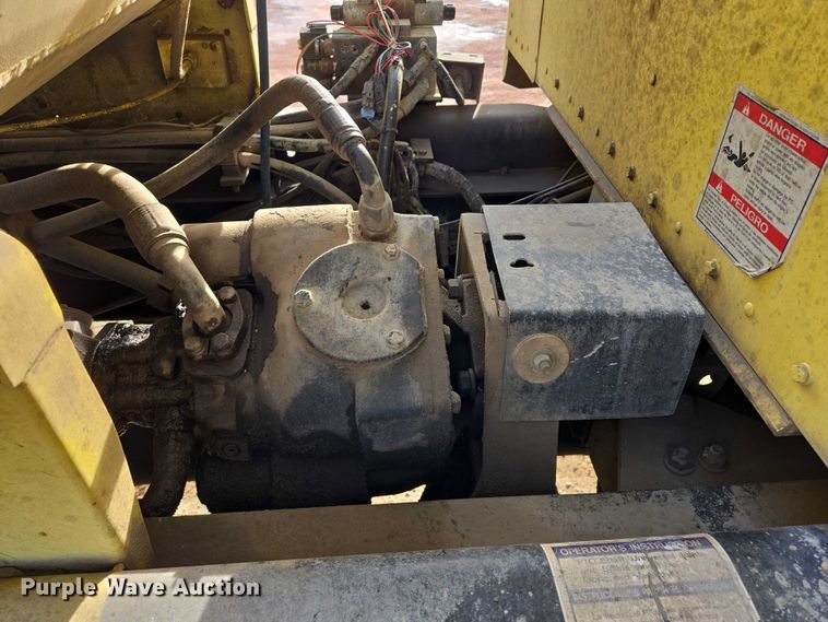 image for item ES2658 2004 Kenworth W900 ready mix truck