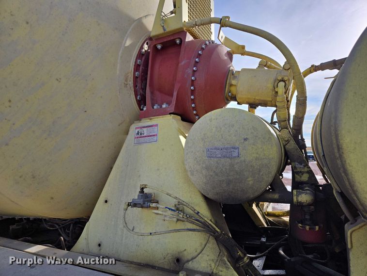 image for item ES2658 2004 Kenworth W900 ready mix truck