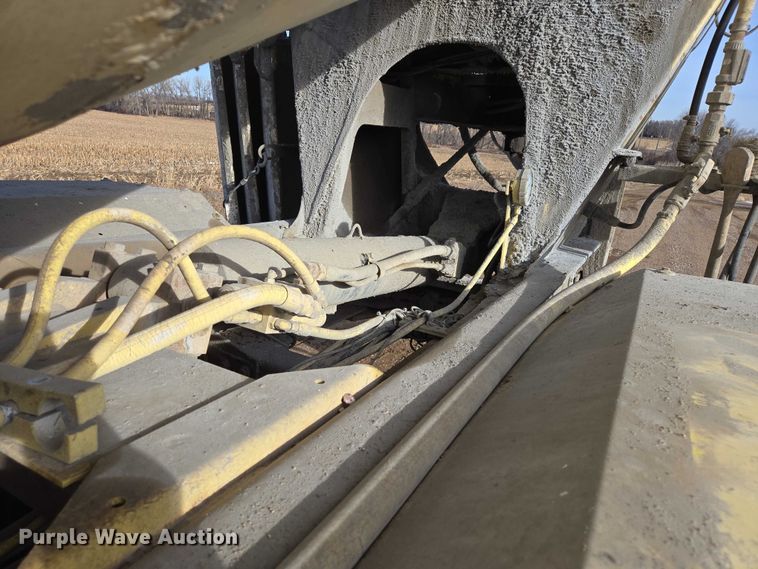 image for item ES2658 2004 Kenworth W900 ready mix truck