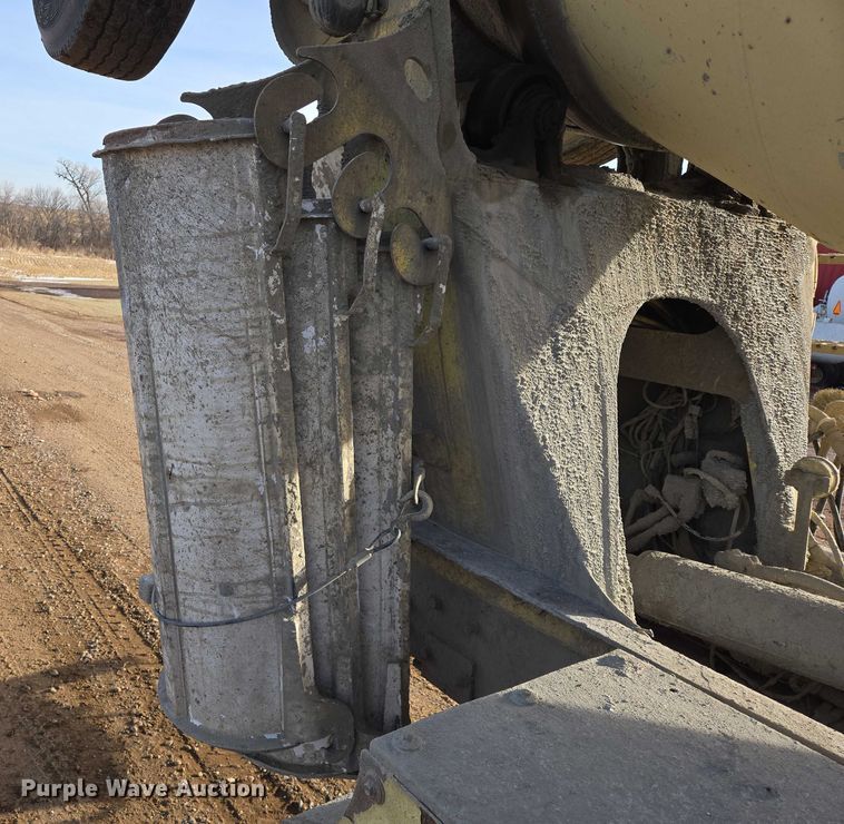 image for item ES2658 2004 Kenworth W900 ready mix truck