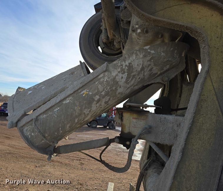 image for item ES2658 2004 Kenworth W900 ready mix truck