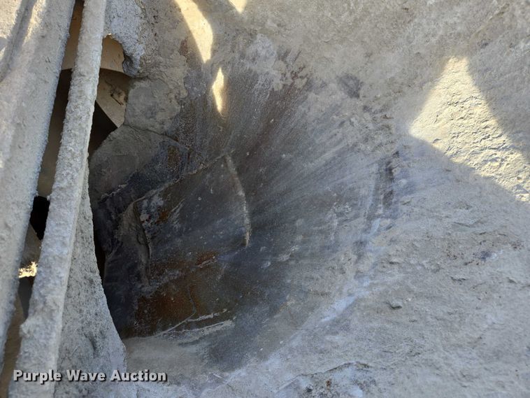 image for item ES2658 2004 Kenworth W900 ready mix truck