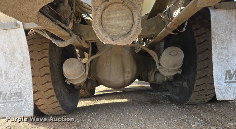 image for item ES2658 2004 Kenworth W900 ready mix truck