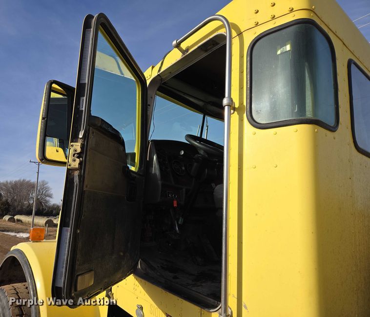 image for item ES2658 2004 Kenworth W900 ready mix truck