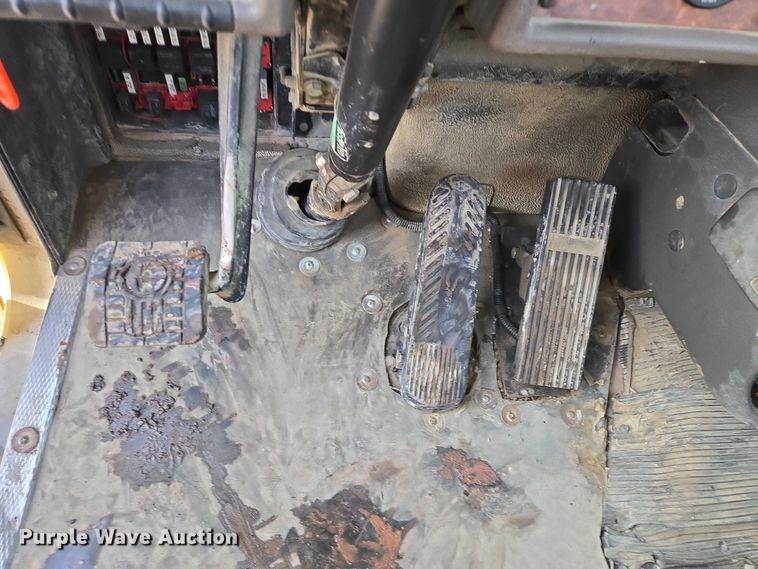 image for item ES2658 2004 Kenworth W900 ready mix truck