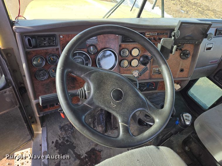 image for item ES2658 2004 Kenworth W900 ready mix truck