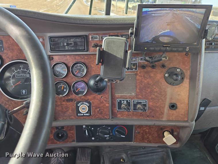 image for item ES2658 2004 Kenworth W900 ready mix truck