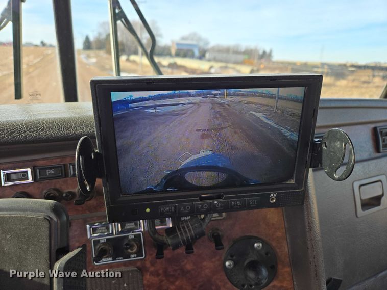 image for item ES2658 2004 Kenworth W900 ready mix truck