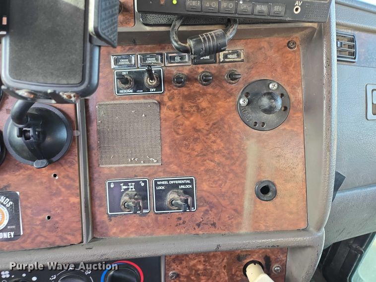 image for item ES2658 2004 Kenworth W900 ready mix truck