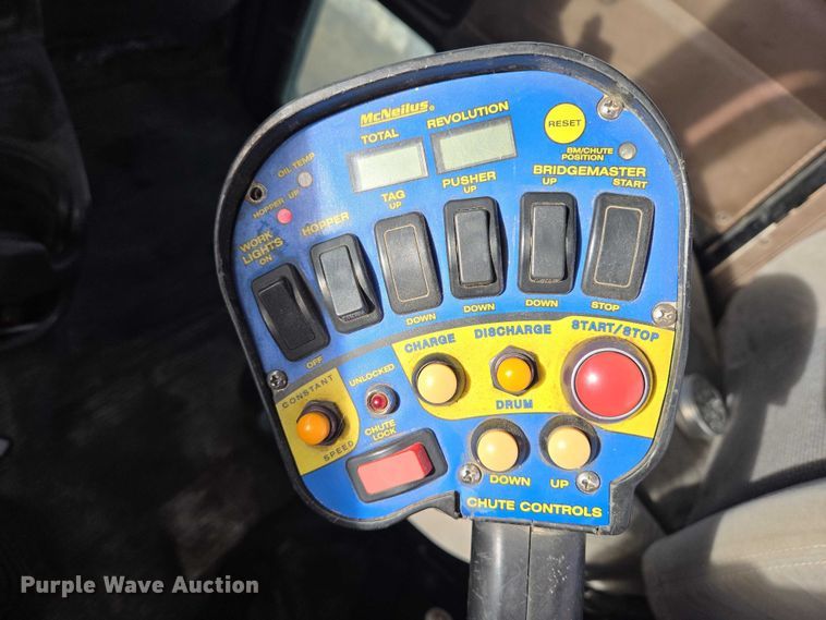 image for item ES2658 2004 Kenworth W900 ready mix truck