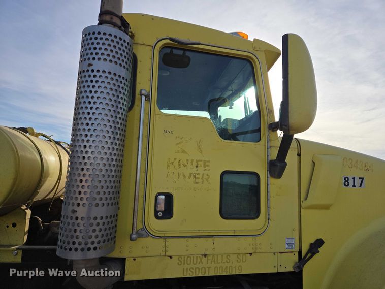 image for item ES2658 2004 Kenworth W900 ready mix truck