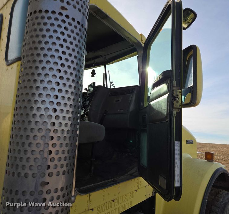 image for item ES2658 2004 Kenworth W900 ready mix truck