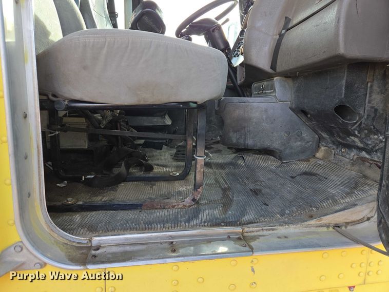 image for item ES2658 2004 Kenworth W900 ready mix truck