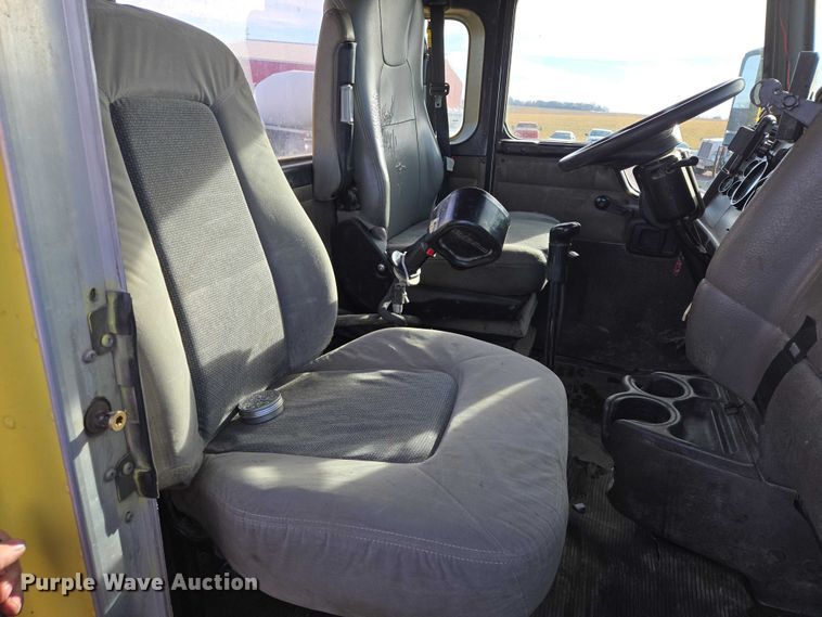 image for item ES2658 2004 Kenworth W900 ready mix truck