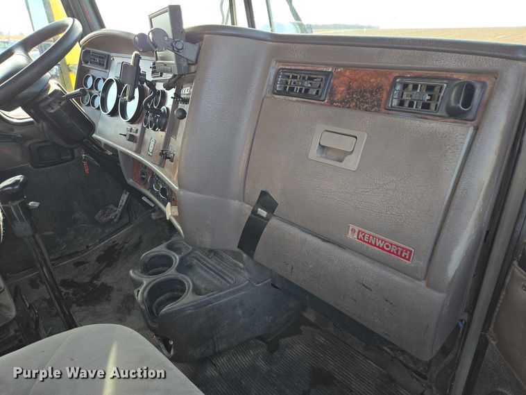 image for item ES2658 2004 Kenworth W900 ready mix truck