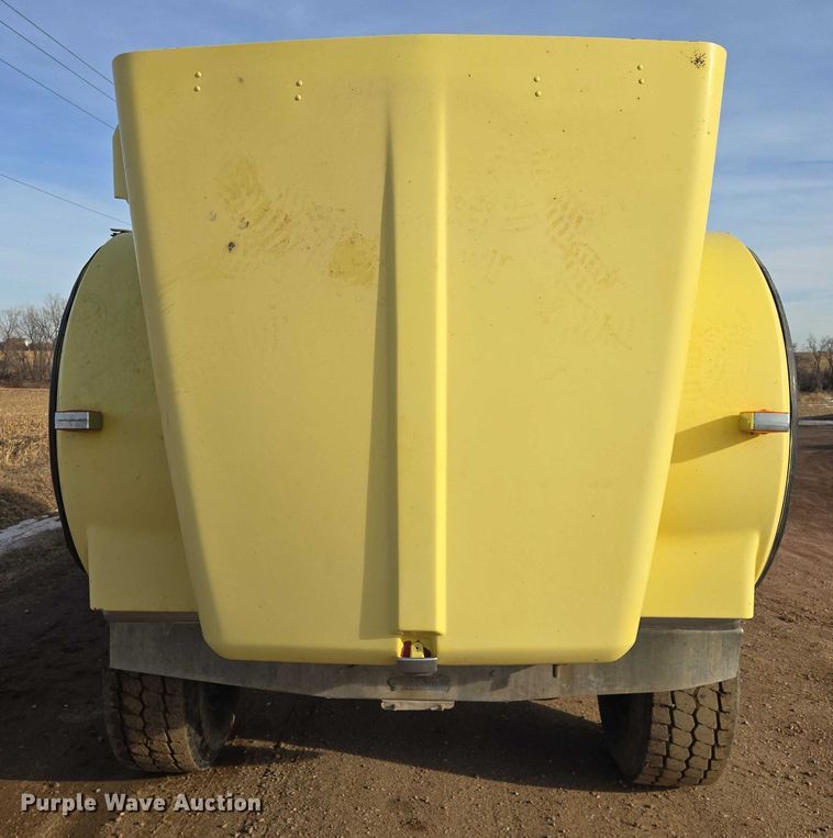 image for item ES2658 2004 Kenworth W900 ready mix truck