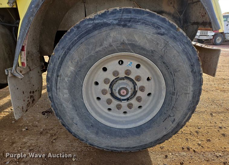 image for item ES2658 2004 Kenworth W900 ready mix truck