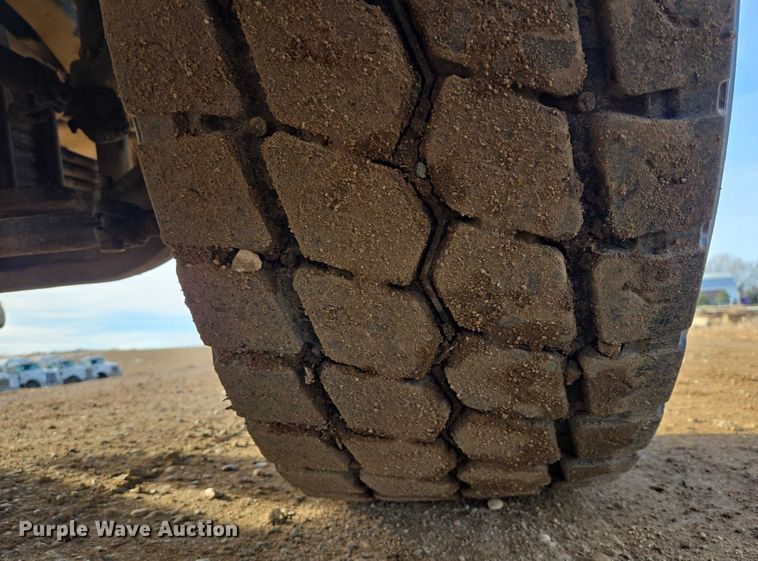 image for item ES2658 2004 Kenworth W900 ready mix truck