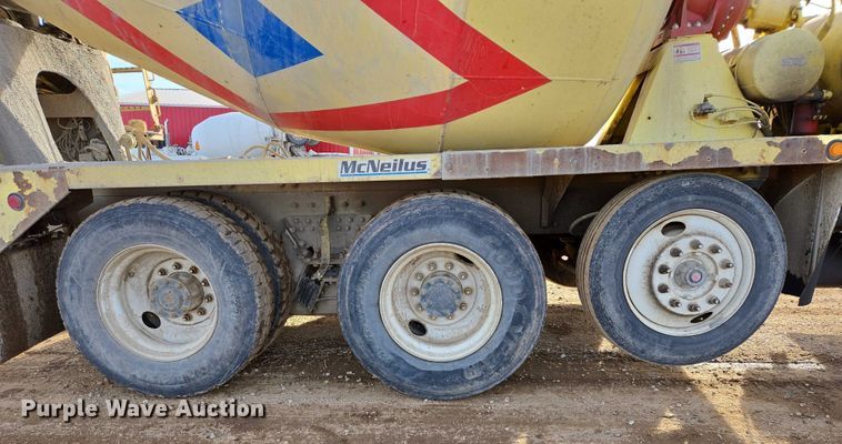 image for item ES2658 2004 Kenworth W900 ready mix truck