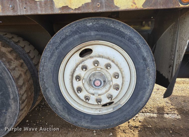 image for item ES2658 2004 Kenworth W900 ready mix truck