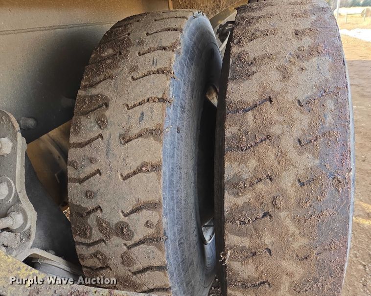 image for item ES2658 2004 Kenworth W900 ready mix truck