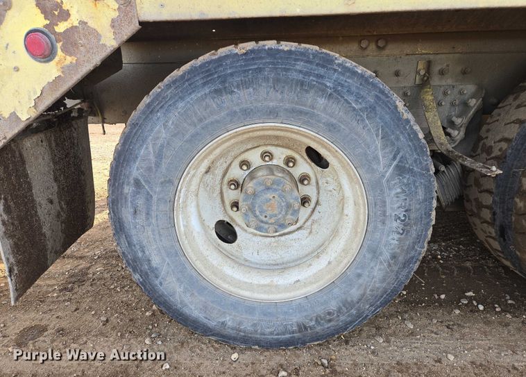 image for item ES2658 2004 Kenworth W900 ready mix truck