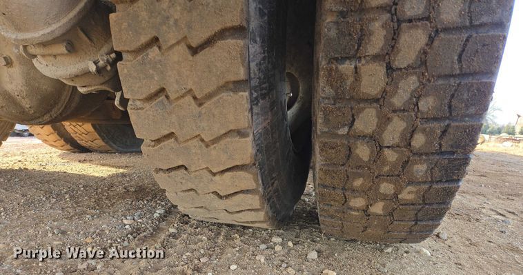 image for item ES2658 2004 Kenworth W900 ready mix truck