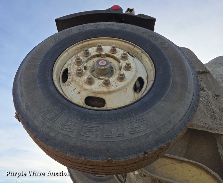 image for item ES2658 2004 Kenworth W900 ready mix truck