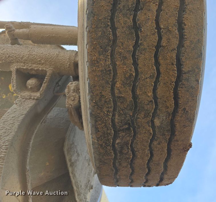 image for item ES2658 2004 Kenworth W900 ready mix truck