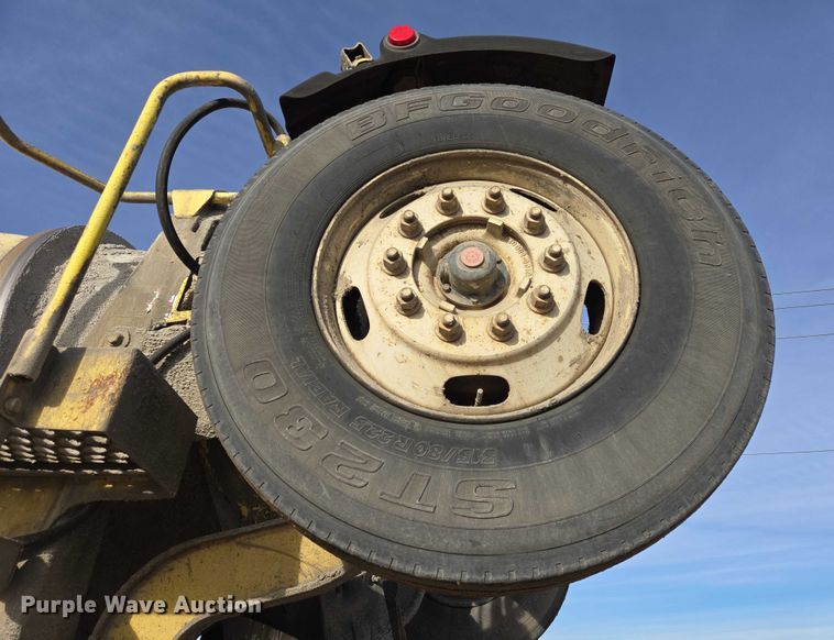 image for item ES2658 2004 Kenworth W900 ready mix truck